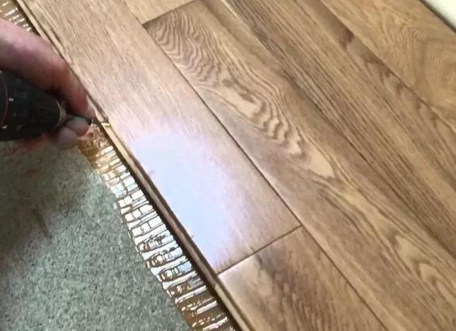 Укладка паркетной доски на клей