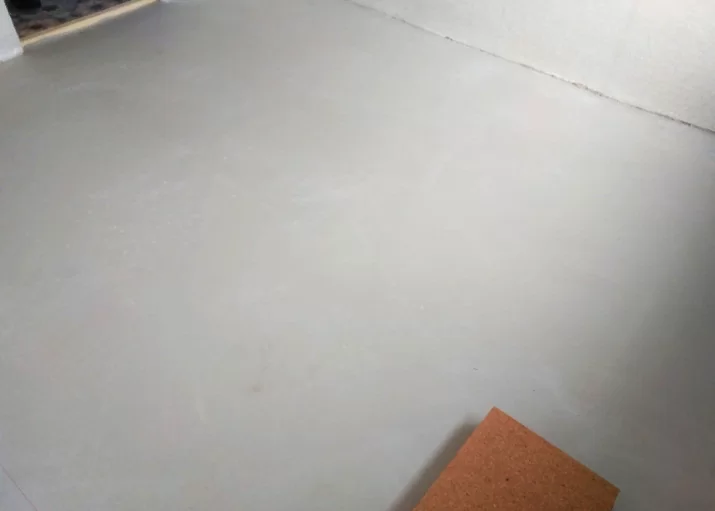 Основание под клеевой пробковый пол