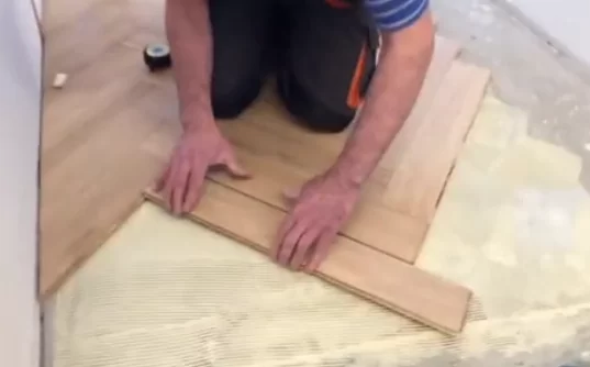 Укладка паркета на клей английской елкой Пол в доме