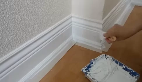 Установка плинтусов Ультравуд красим