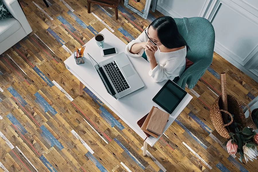 Пробковый пол с дизайном под дерево