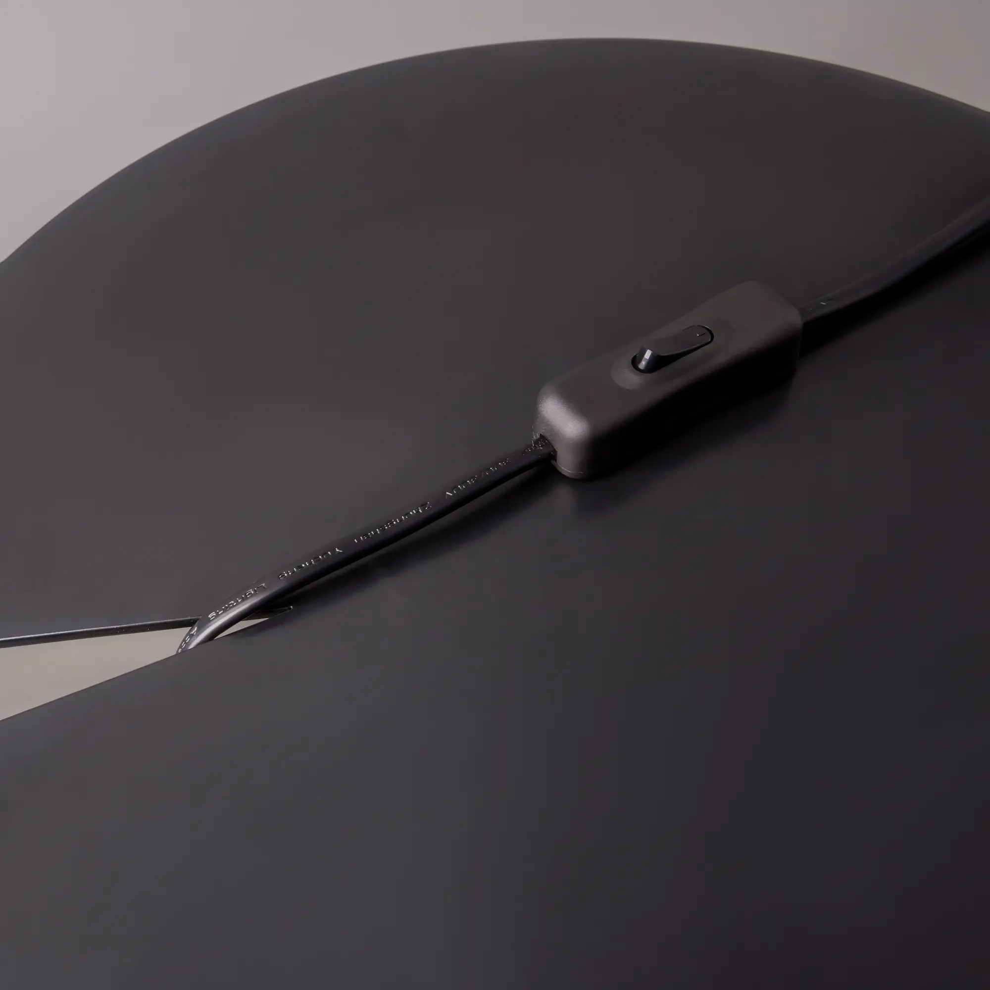 Настольный светильник Maytoni MOD177TL-01B