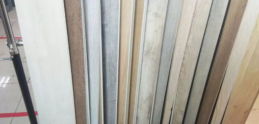 Кварцвиниловая плитка или ламинат из кварцвинила — какое покрытие лучше?