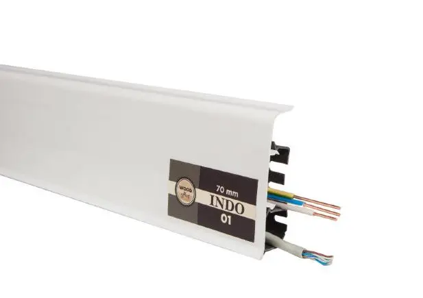 Пластиковый плинтус напольный