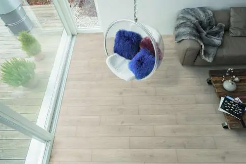 Ламинат Egger Pro Classic 8/32 4V Aqua+ Дуб Норд Светлый EPL080 в интерьере