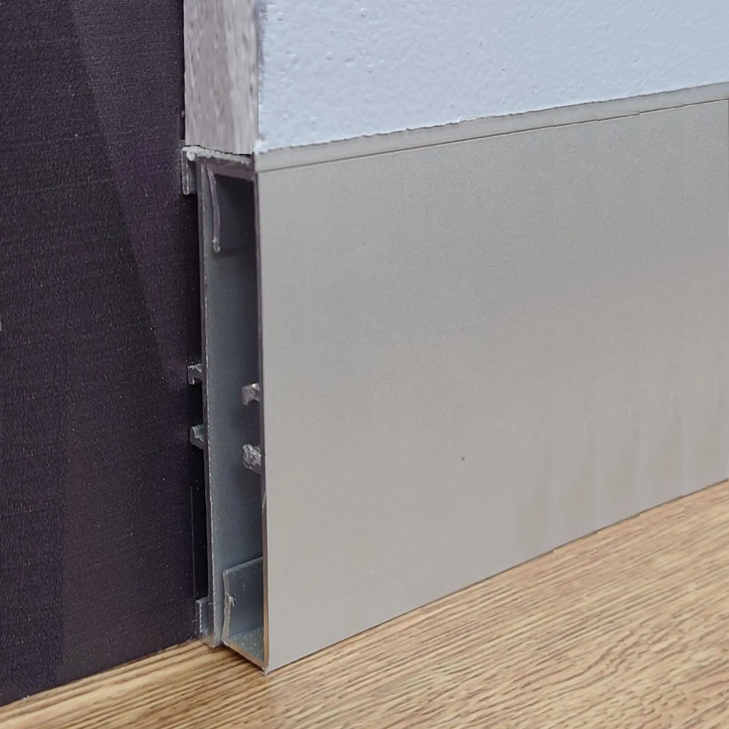 Плинтус алюминиевый вставка BFM ProFile 40-6010 серебро Москва