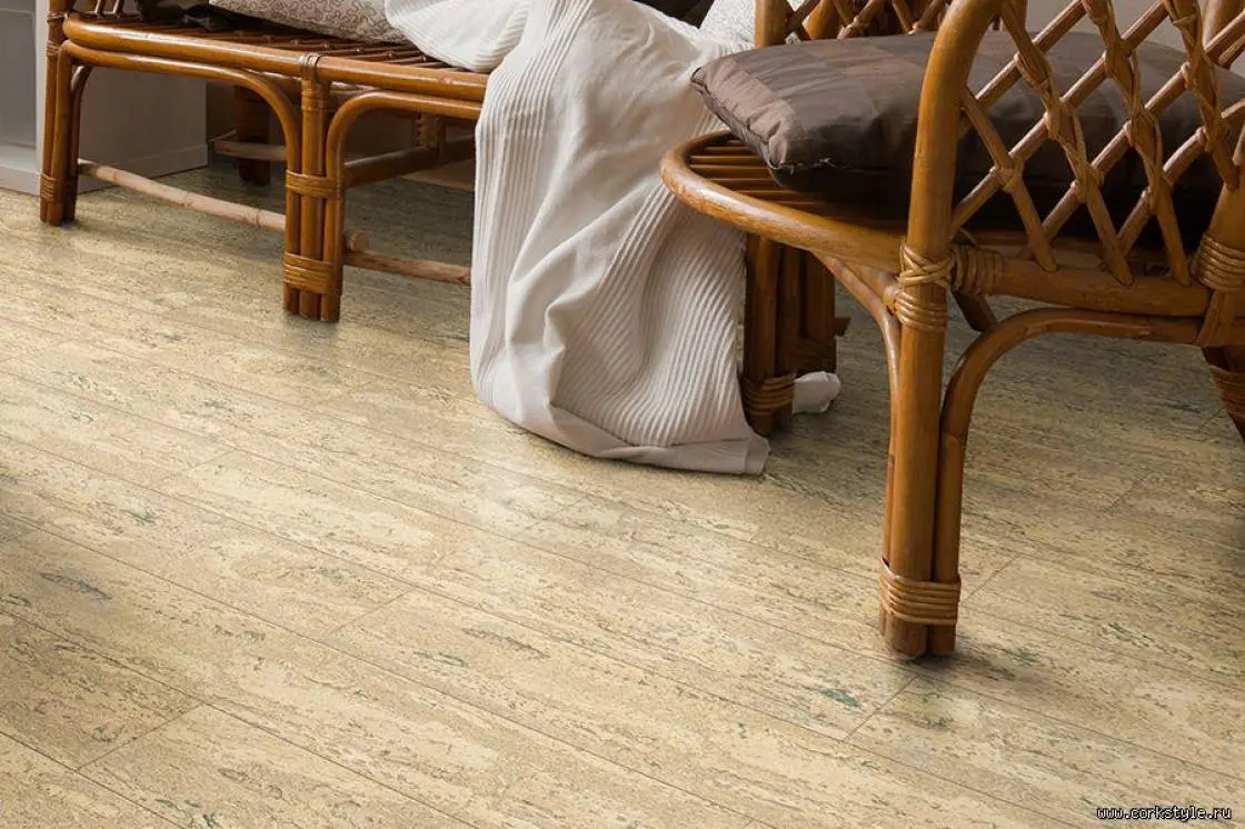 Пробковый пол на замках Comprido Vanilla плюсы