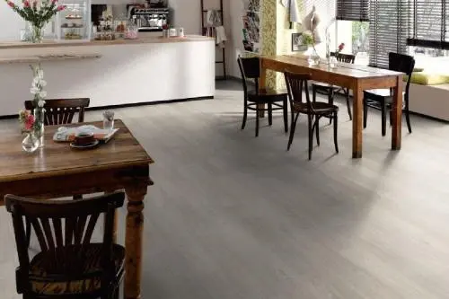 Ламинат Egger Pro Classic 12/33 4V RUS Дуб Чезена Белый EPL143 в интерьере