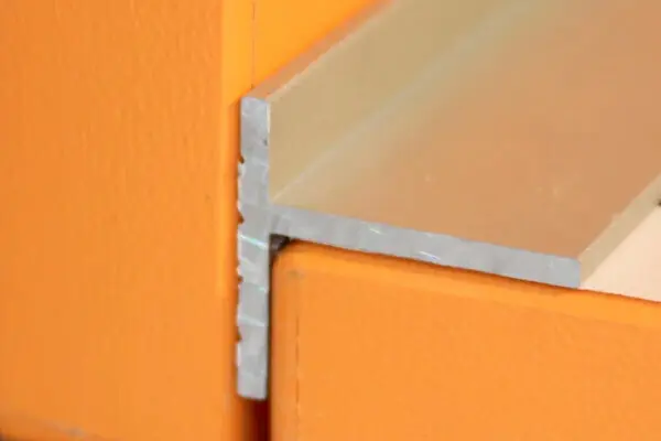 Микроплинтус micro L уголок анодированный серебро