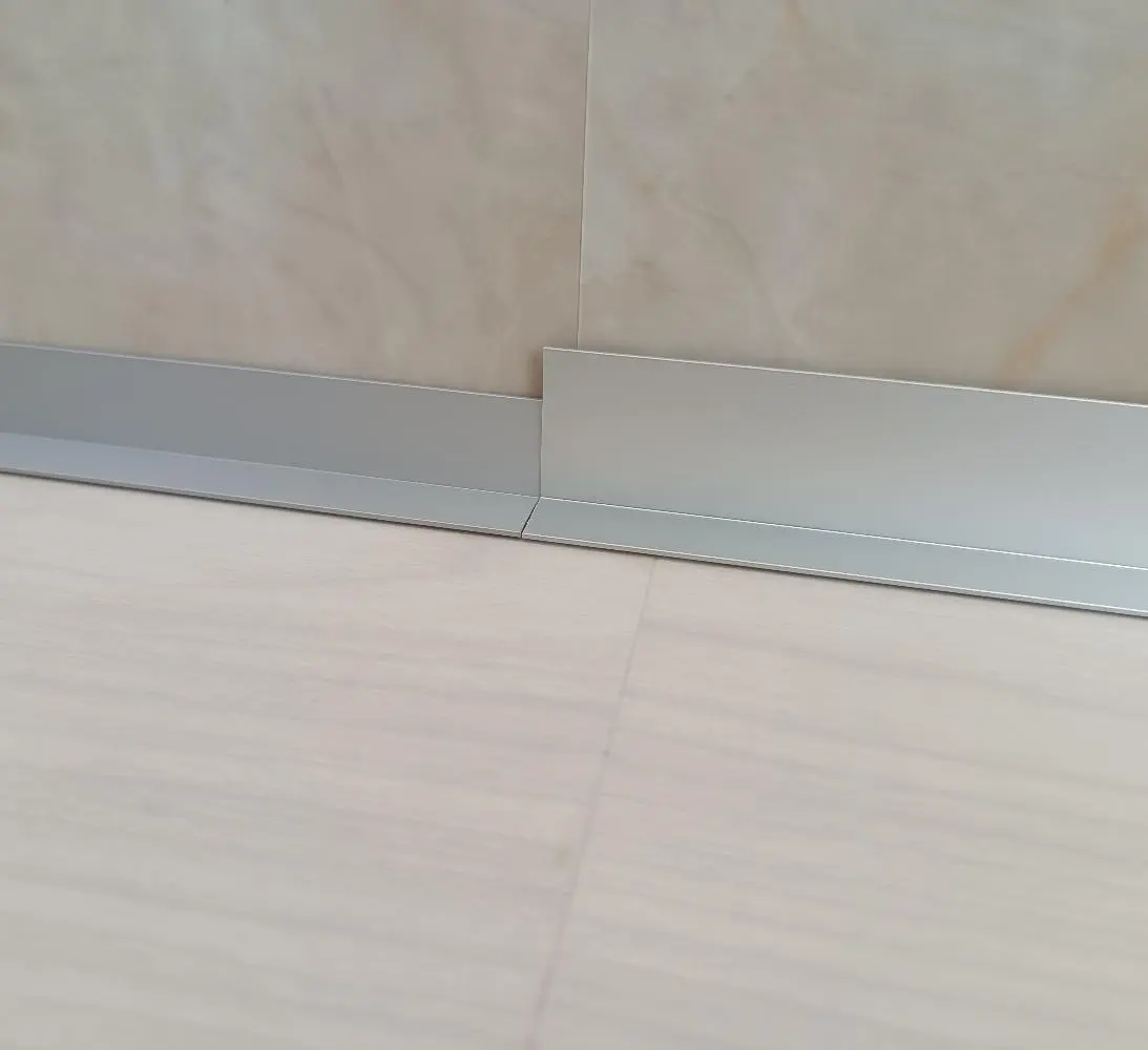 Микроплинтус L образный купить в Костроме