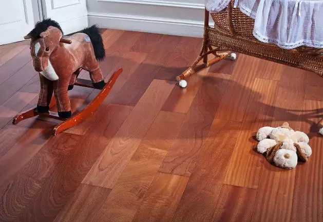 Система обогрева пола и паркетная доска