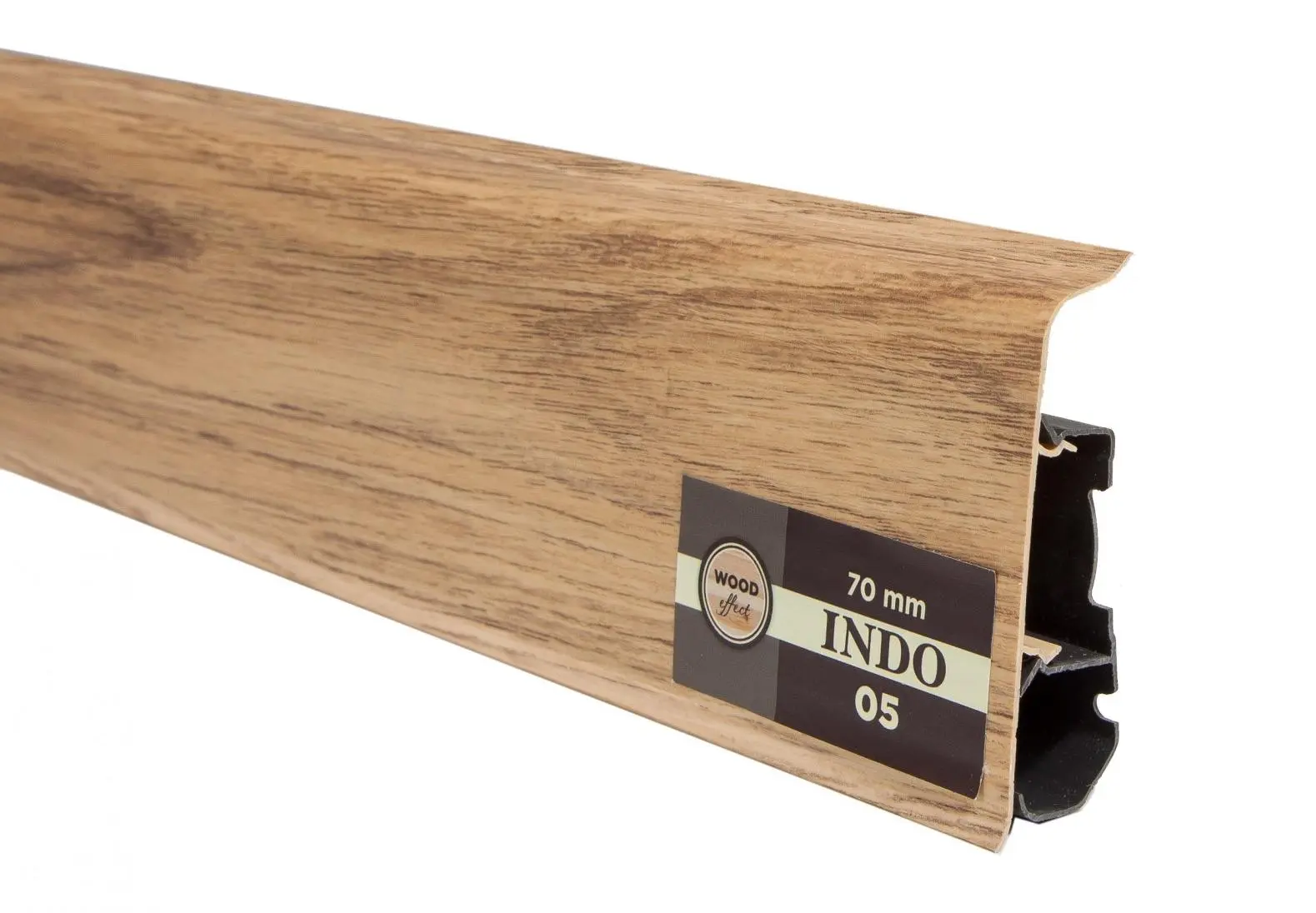 Пластиковый плинтус напольный