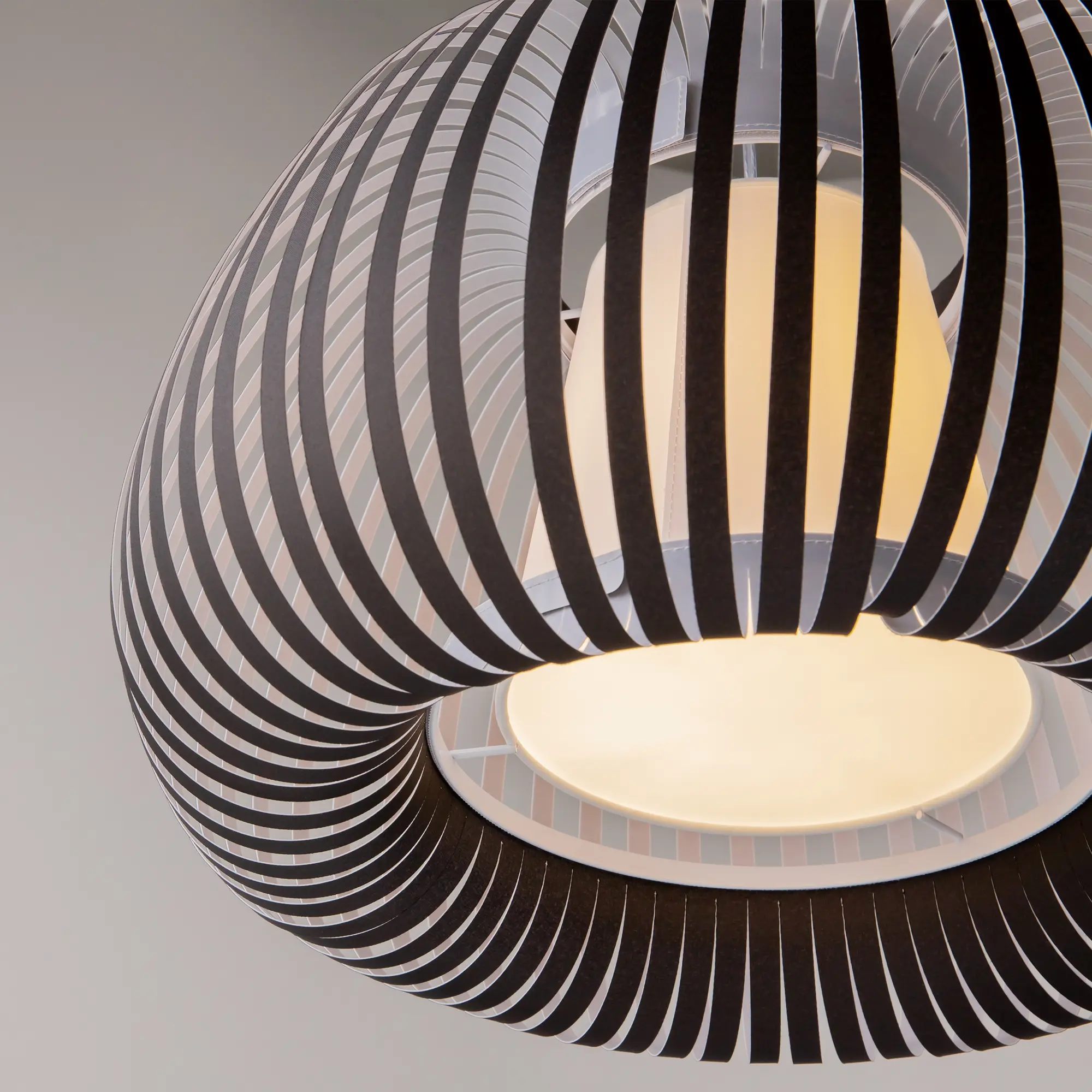 Подвесной светильник Maytoni MOD409PL-01B