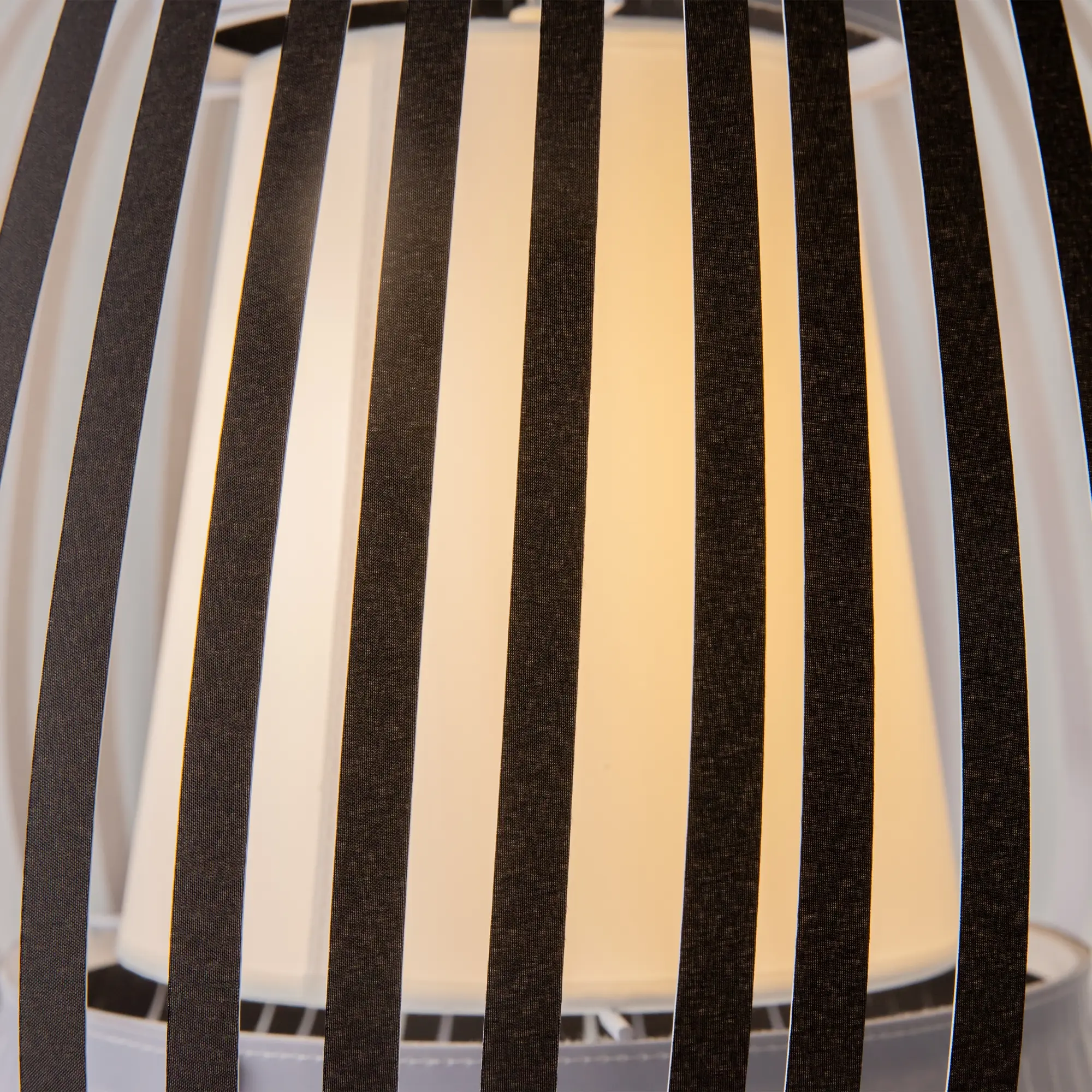 Подвесной светильник Maytoni MOD409PL-01B