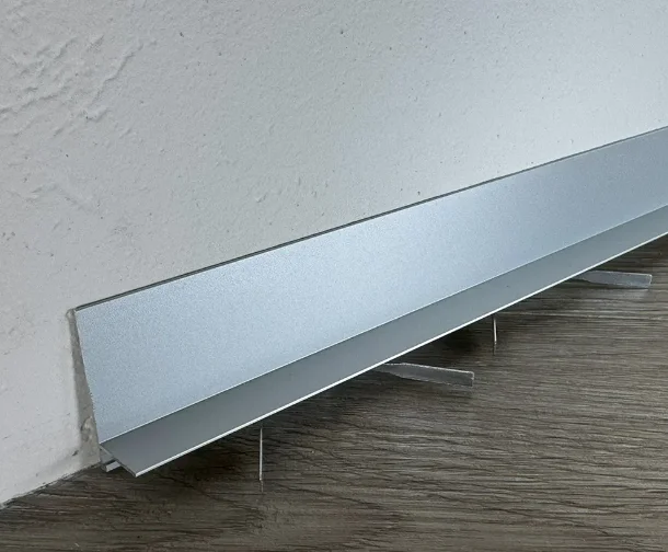 Щелевой микроплинтус Pro Design Mini L 601A анодированный серебро