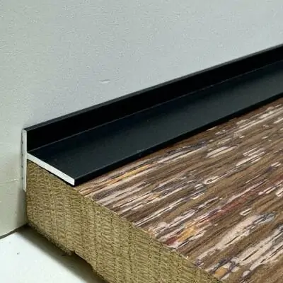 Микроплинтус L образный  алюминиевый анодированный черный купить