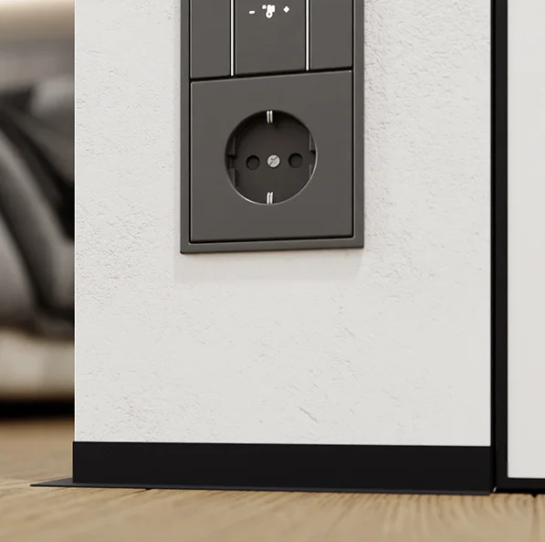 Микроплинтус L образный черный муар RAL 9005 44-00-59