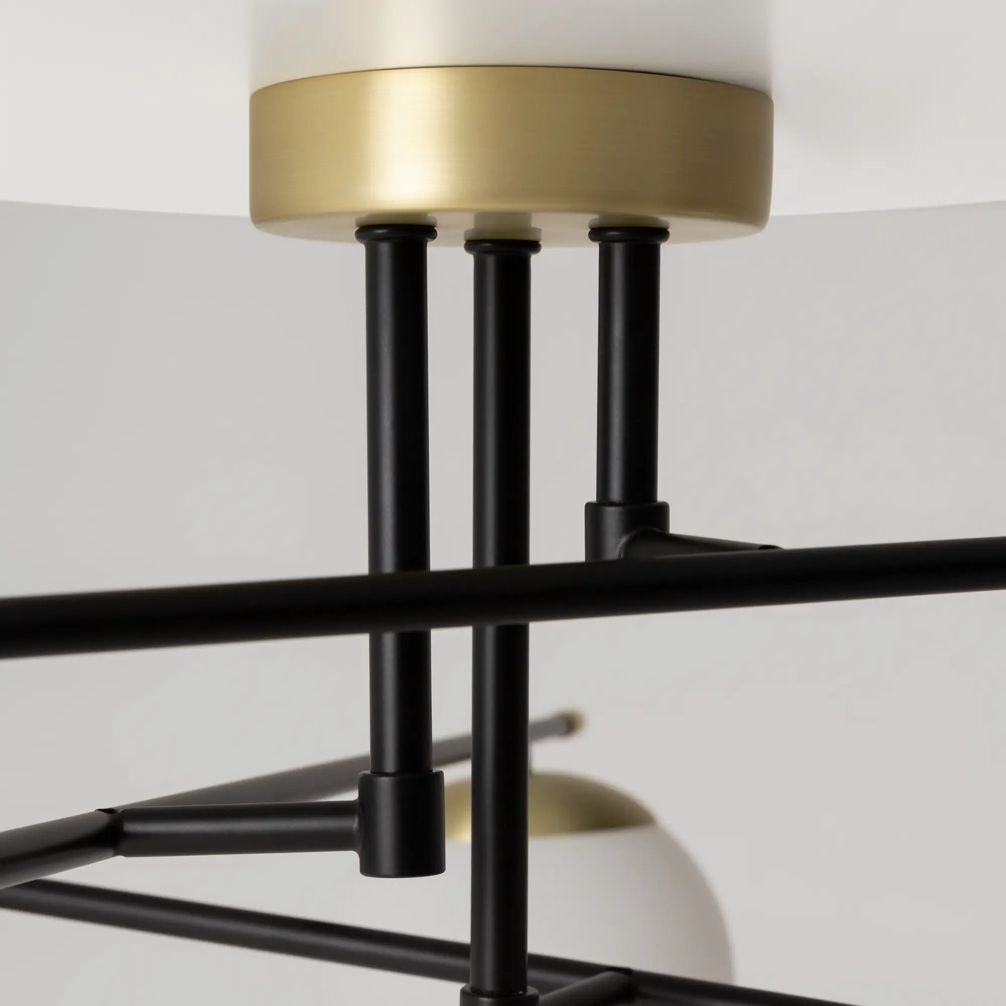 Потолочный светильник Maytoni MOD048CL-06G