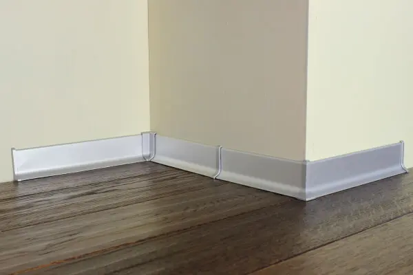 Плинтус алюминиевый серебро 60 ДЕКОПРОФИЛЬ Москва