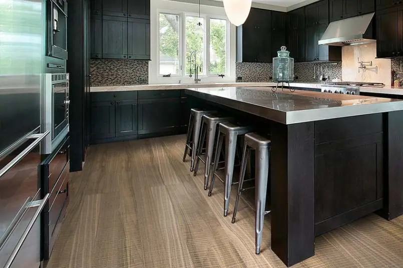 Пробковый пол с дизайном под дерево