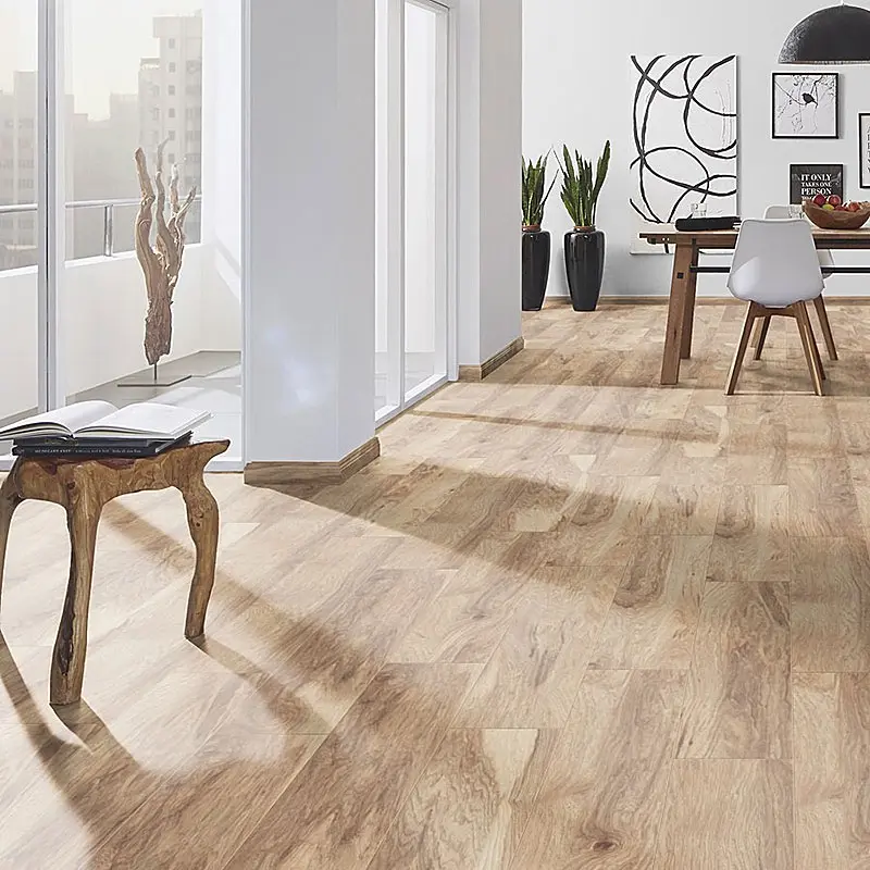 Ламинат Kronospan Ultradecor Vintage Classic 5943VH Натуральный Гикори в квартире