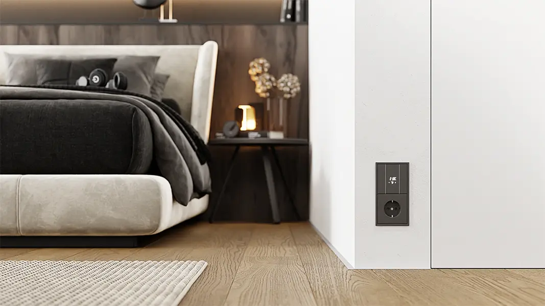 Микроплинтус для пола алюминиевый с пружинами Серебро анодированный