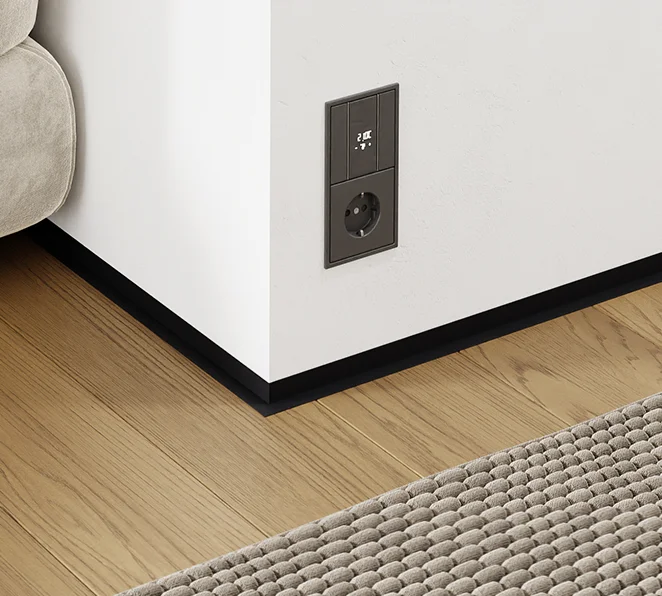 Микроплинтус L образной формы черный эмаль RAL 9005 27-87-34