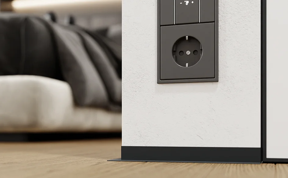 Микроплинтус L образной формы черно-серый RAL 7021 63-55-79