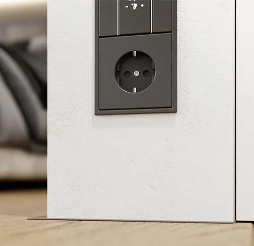 Микроплинтус с пружинами Шоколадно-коричневый RAL 8017