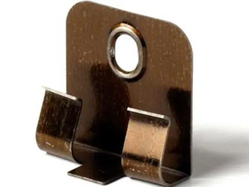 Крепеж к плинтусу Egger