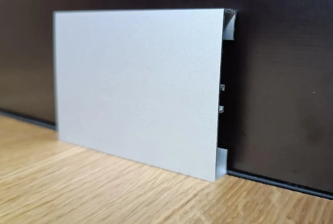 Плинтус алюминиевый вставка BFM ProFile 40-6010 серебро Москва