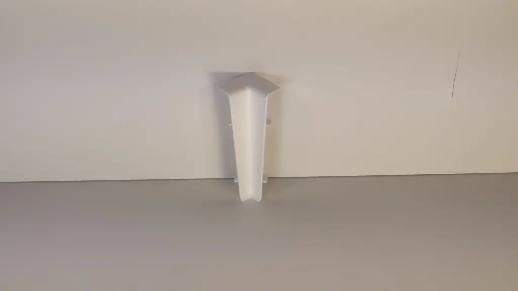 Пластиковый плинтус напольный недорогой