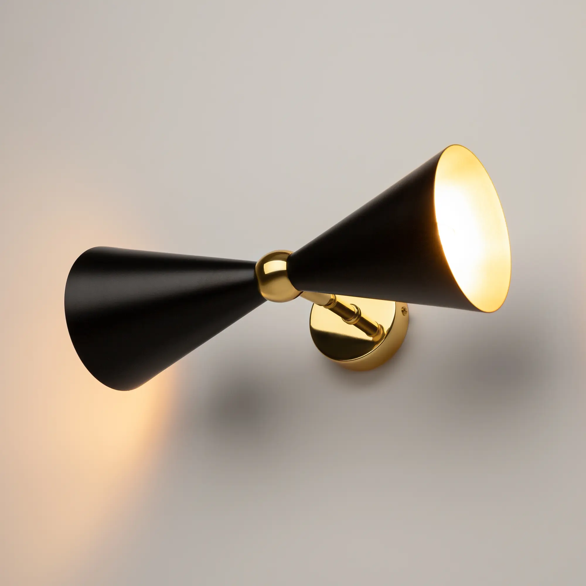 Настенный светильник (бра) Maytoni MOD108WL-02GB