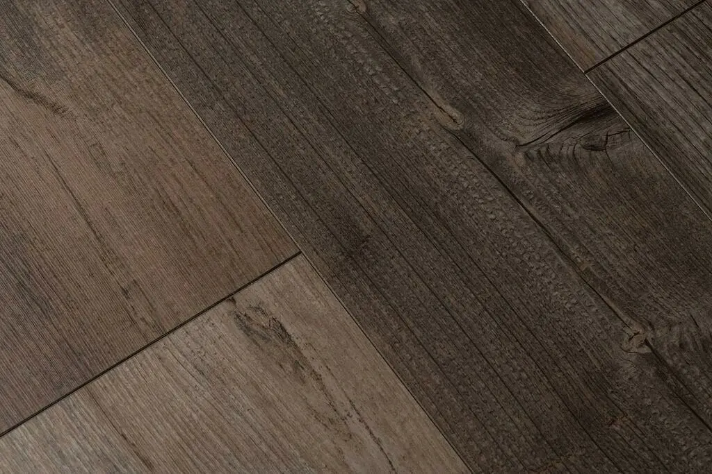 Ламинат Ideal Blackberry Дуб Саварен 7070 в квартире