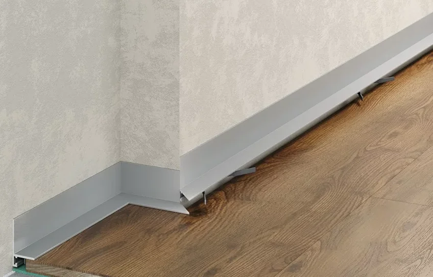 Микроплинтус Laconistiq L MAX серебряный анодированный