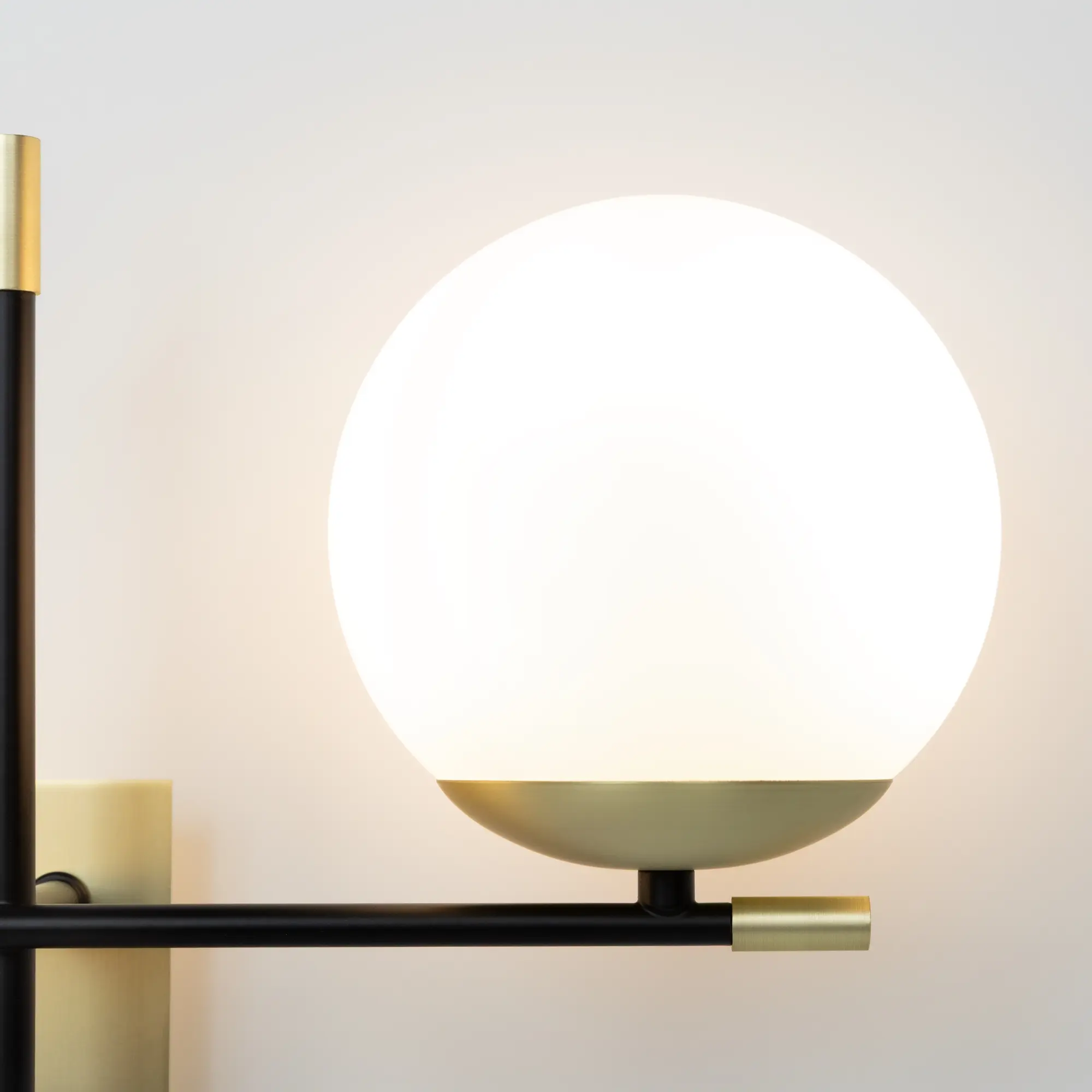 Настенный светильник (бра) Maytoni MOD050WL-02G