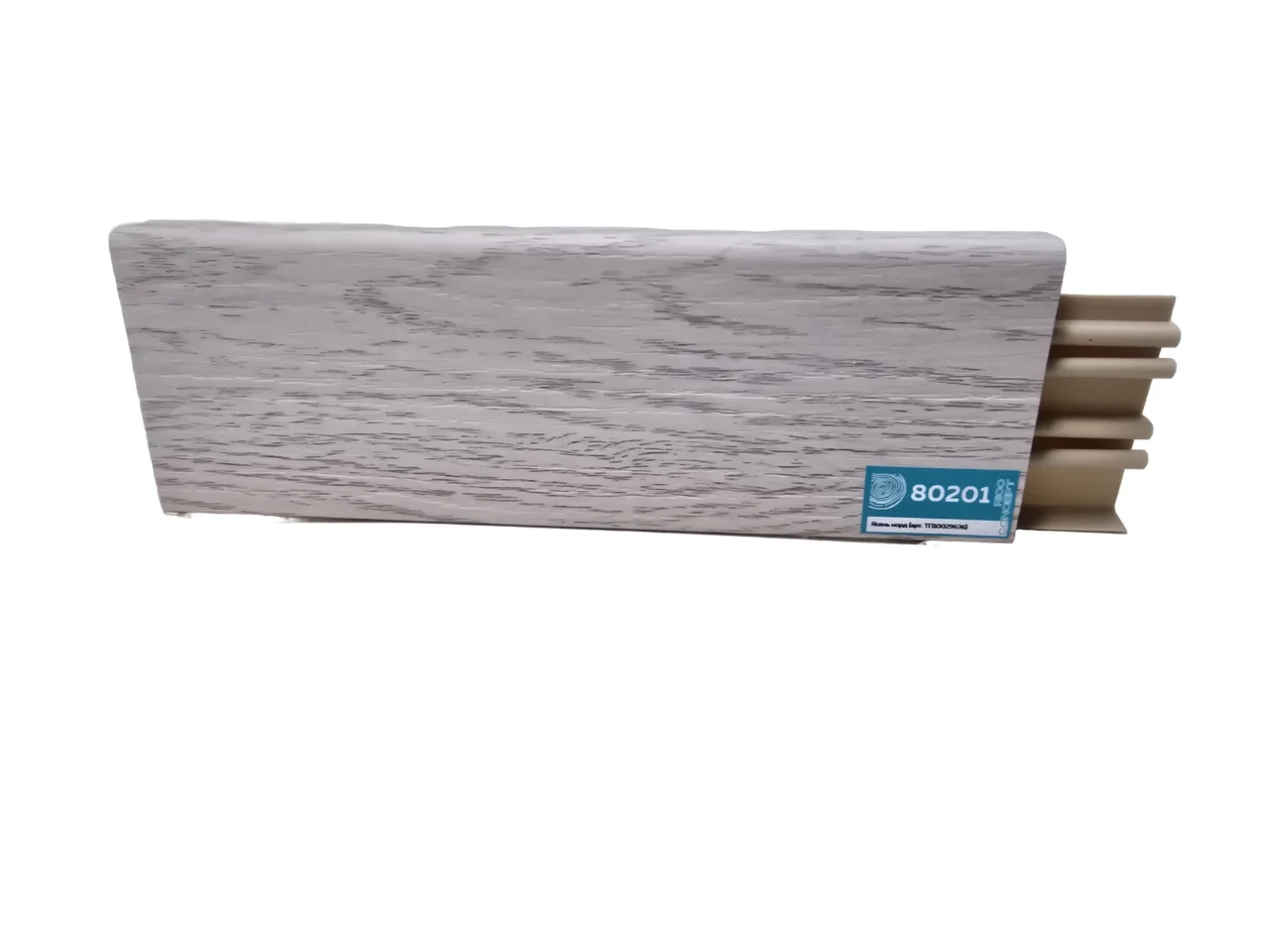 Пластиковый плинтус напольный недорогой