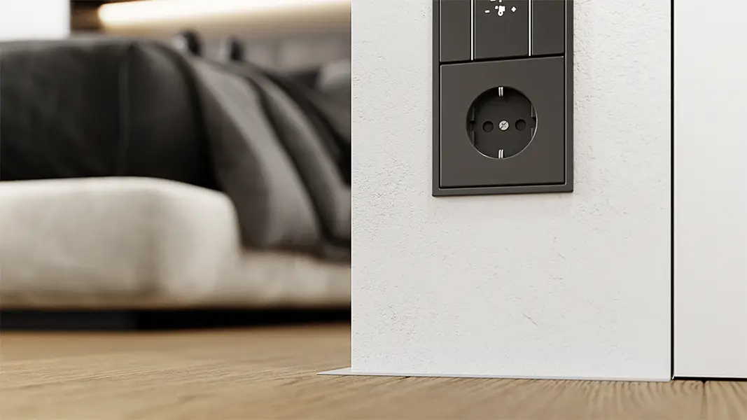 Микроплинтус для пола алюминиевый с пружинами Серебро анодированный