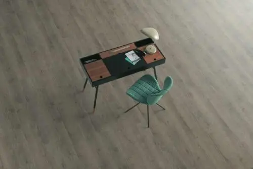 Ламинат Egger Pro Classic 8/32 4V Aqua+ Дуб Ньюбери Темный EPL047 в интерьере