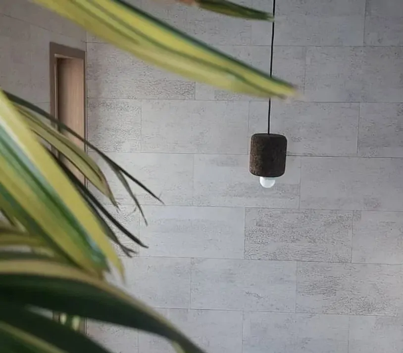 Почему настенная пробка стоит дорого и стоит ли ее покупать?