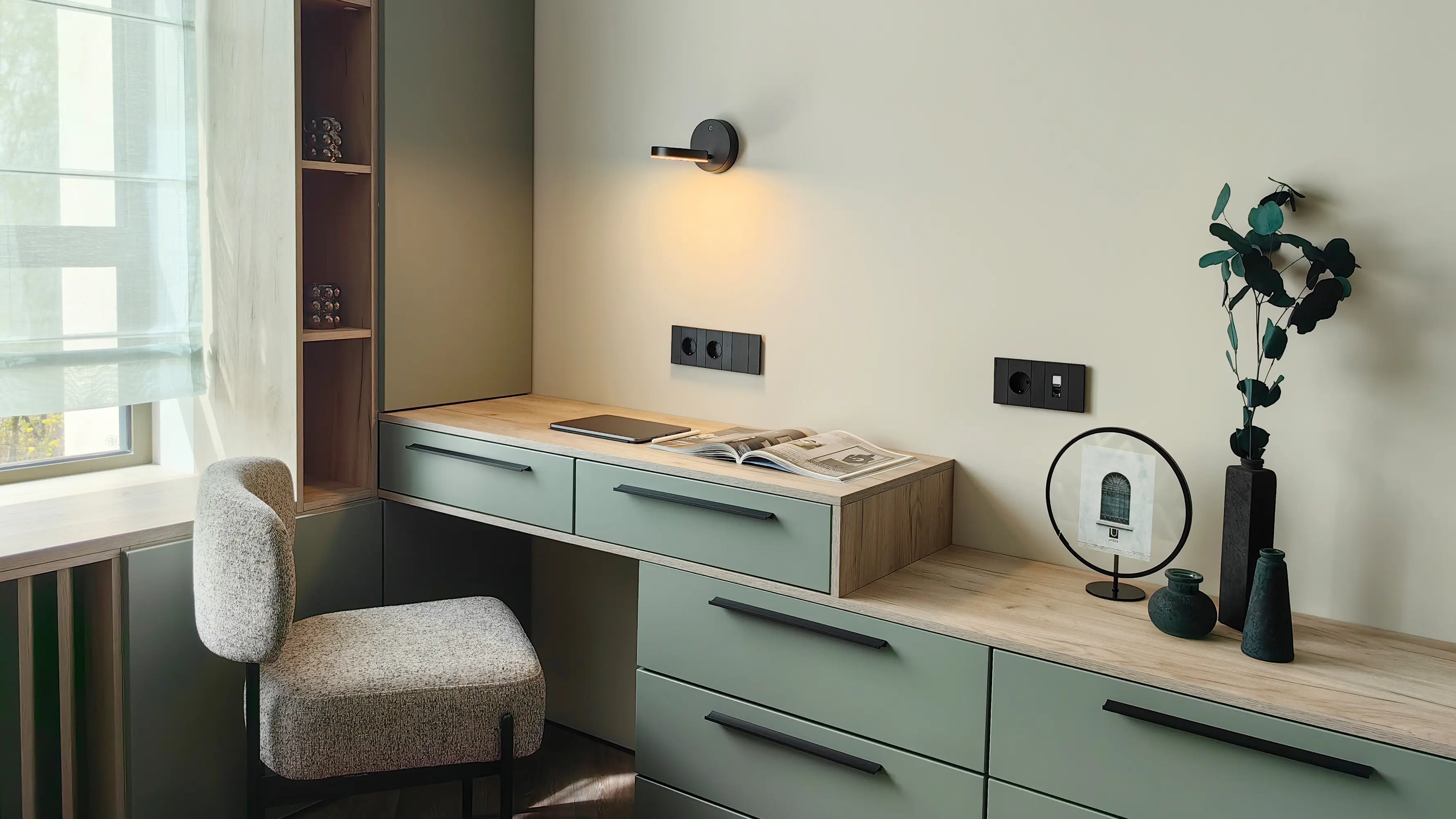 Настенный светильник (бра) Maytoni MOD070WL-L8B3K