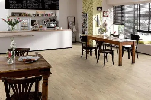 Ламинат Egger Pro Classic 12/33 4V RUS Дуб Ольхон Песочно-бежевый EPL142 в интерьере