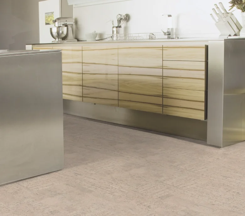 Замковый пробковый пол Wicanders Cork Essence Fashionable Antique White C88K001 в интерьере