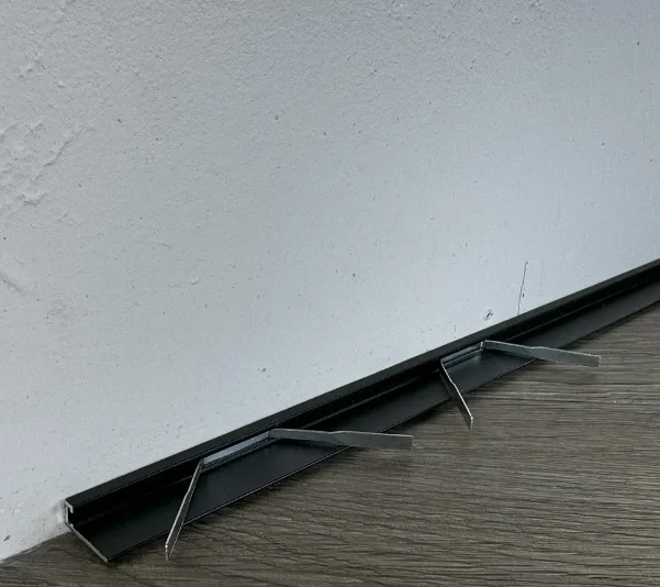 Микроплинтус щелевой плинтус для пола Pro Design Mini 7067 B черный RAL 9005