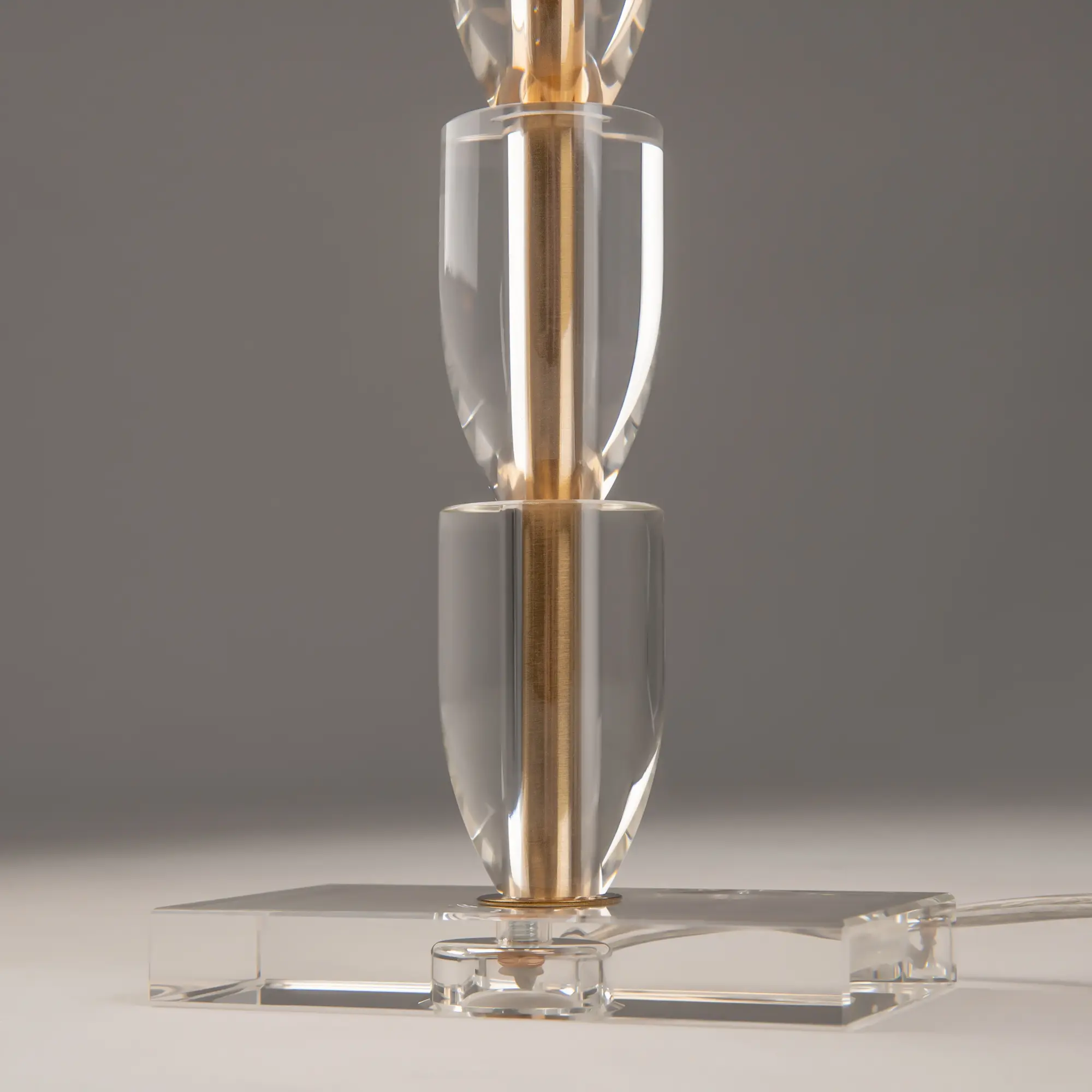 Настольный светильник Maytoni Z034TL-01BZ