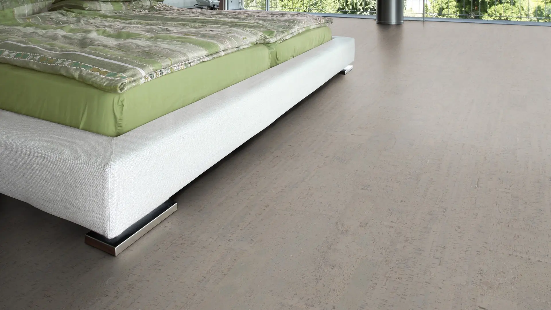 Клеевой пробковый пол Wicanders AJ8Q001 Fashionable Antracite 600х300х4 мм в интерьере