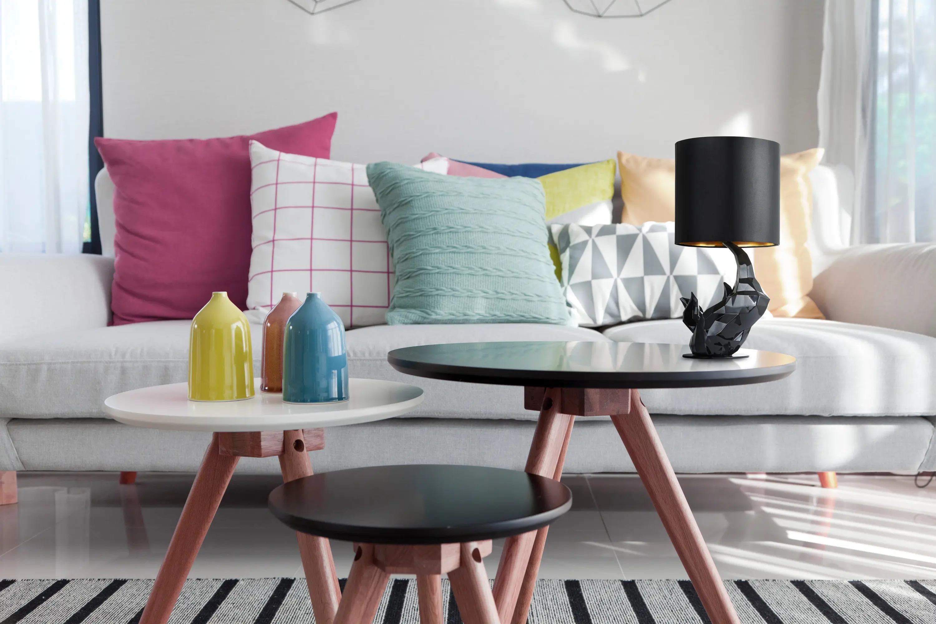 Настольный светильник Maytoni MOD470-TL-01-B