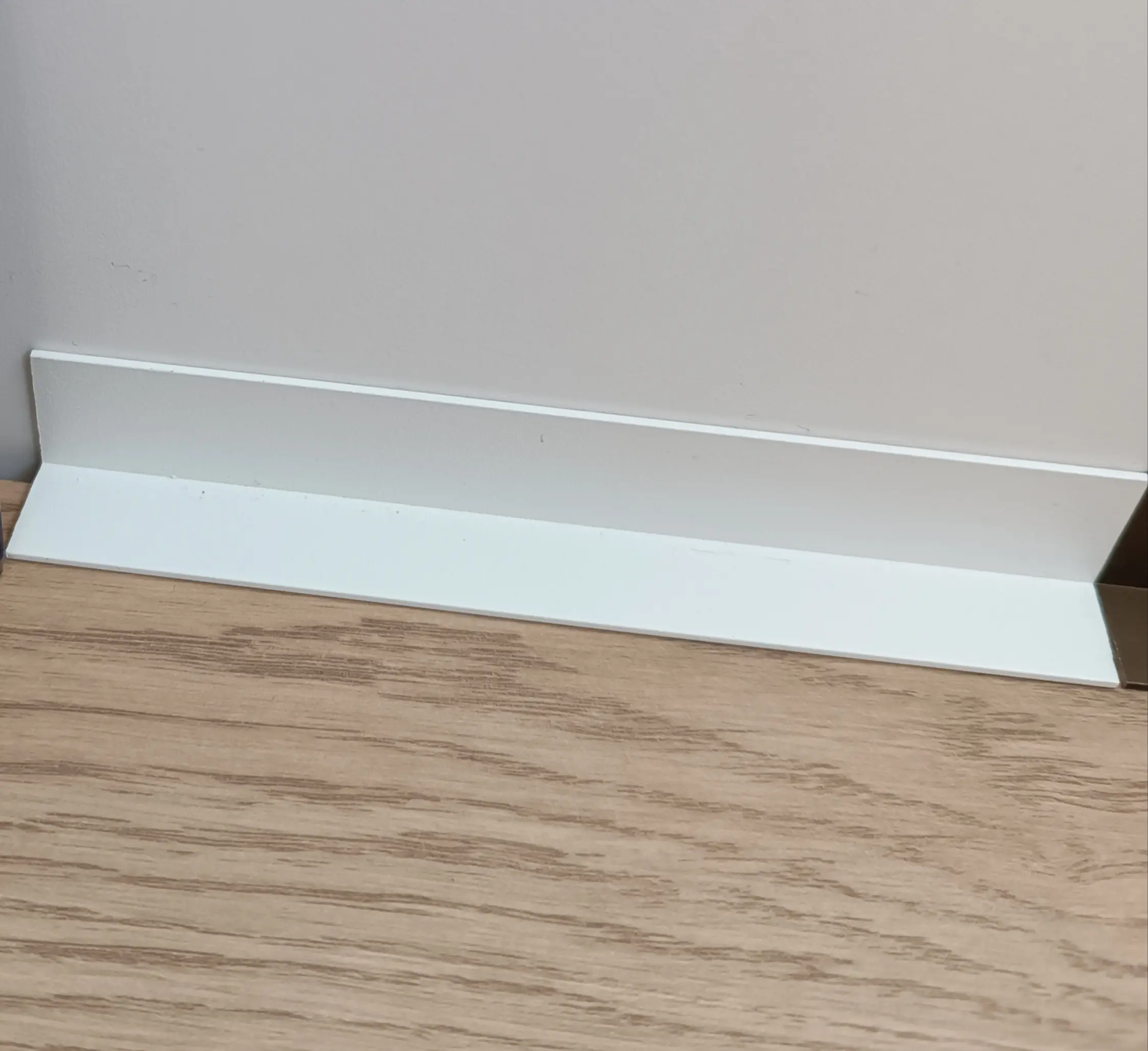 Микроплинтус L образный купить в Екатеринбурге