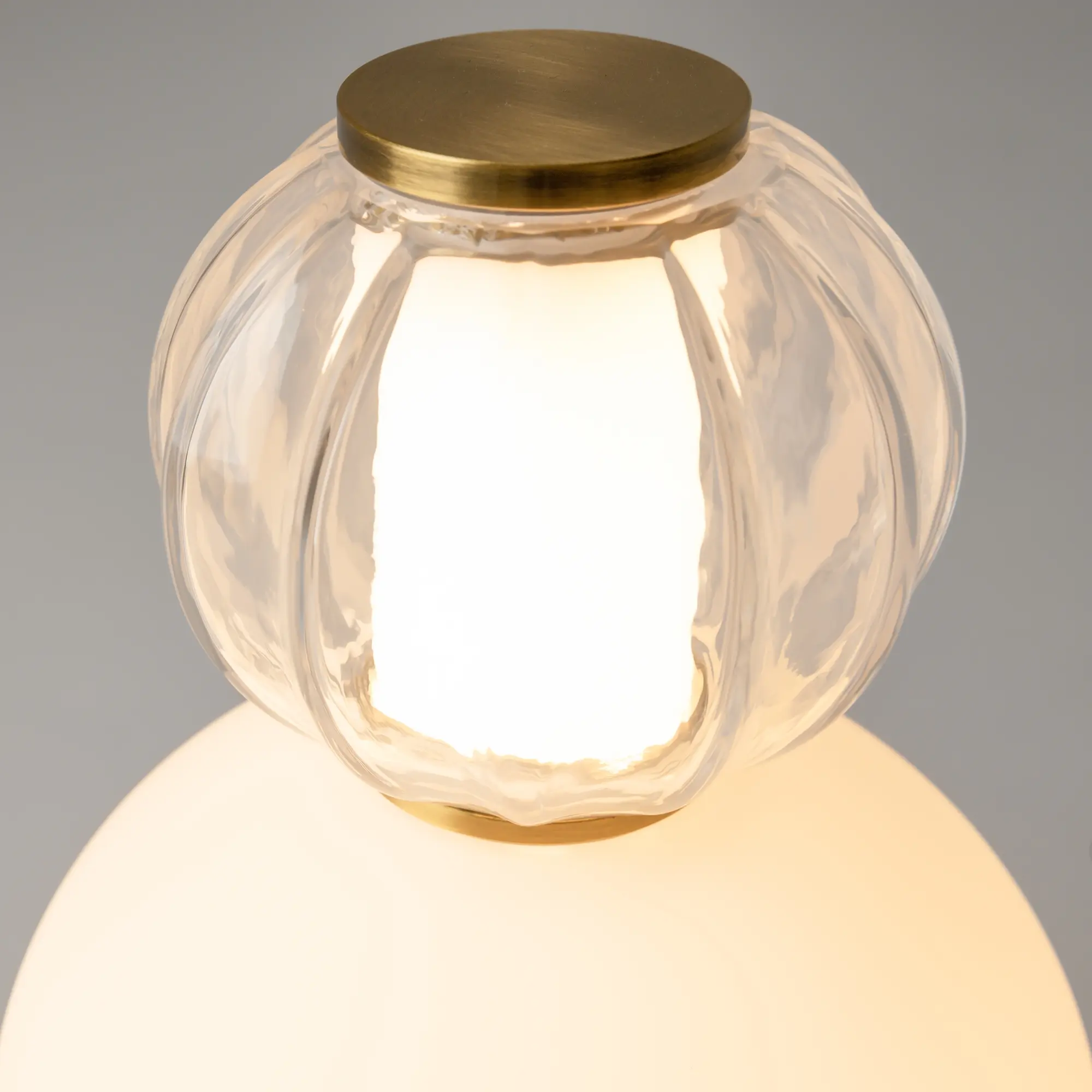 Настольный светильник Maytoni MOD301TL-L18G3K