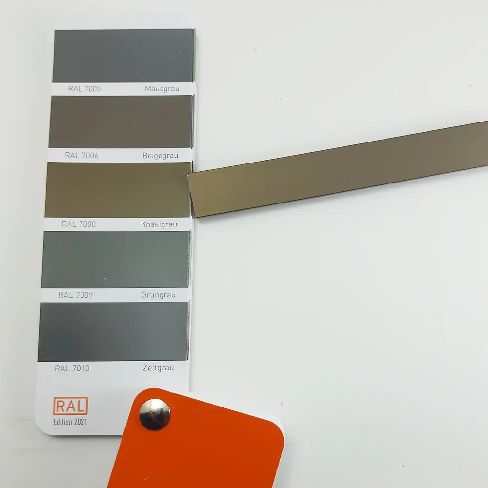 Микроплинтус с пружинами в любом цвете по RAL